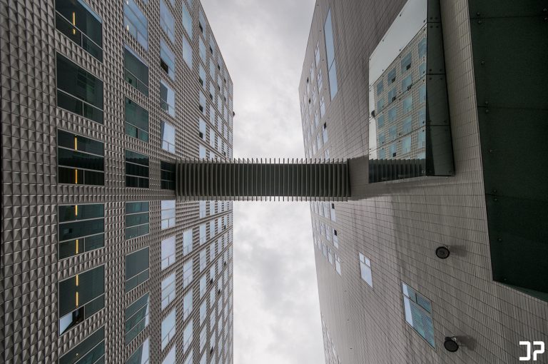 Gerechtshof - IJdock Amsterdam / Looking up ↗️