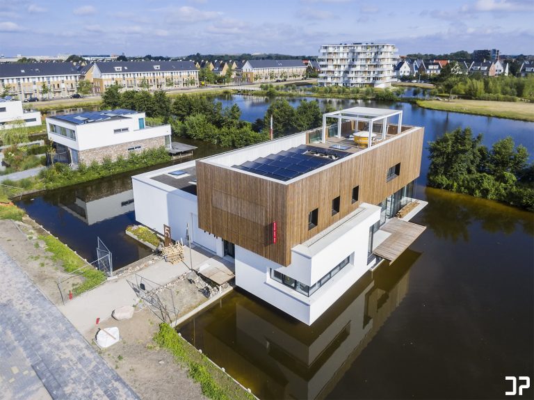 Dronefotografie: The Lake House - Amersfoort Vathorst - Energieleverend passiefhuis